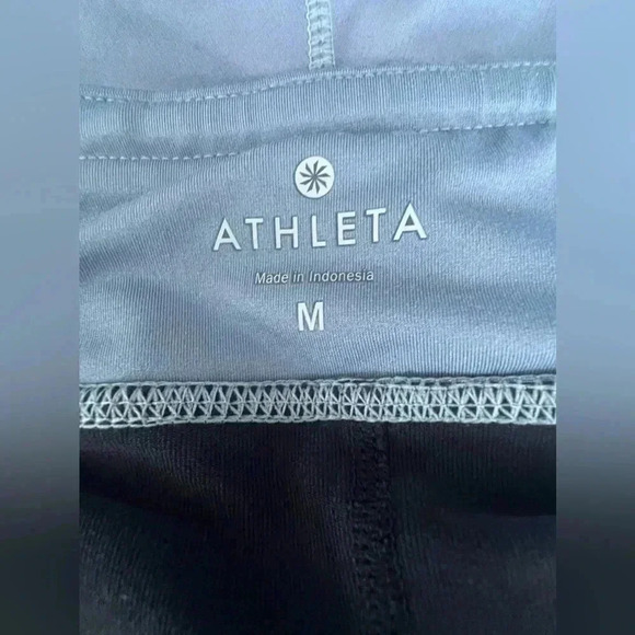 ATHLETA Women's Pulse Running Shorts 2 in 1 Layered blue/ Black Sz M - Picture 8 of 14
